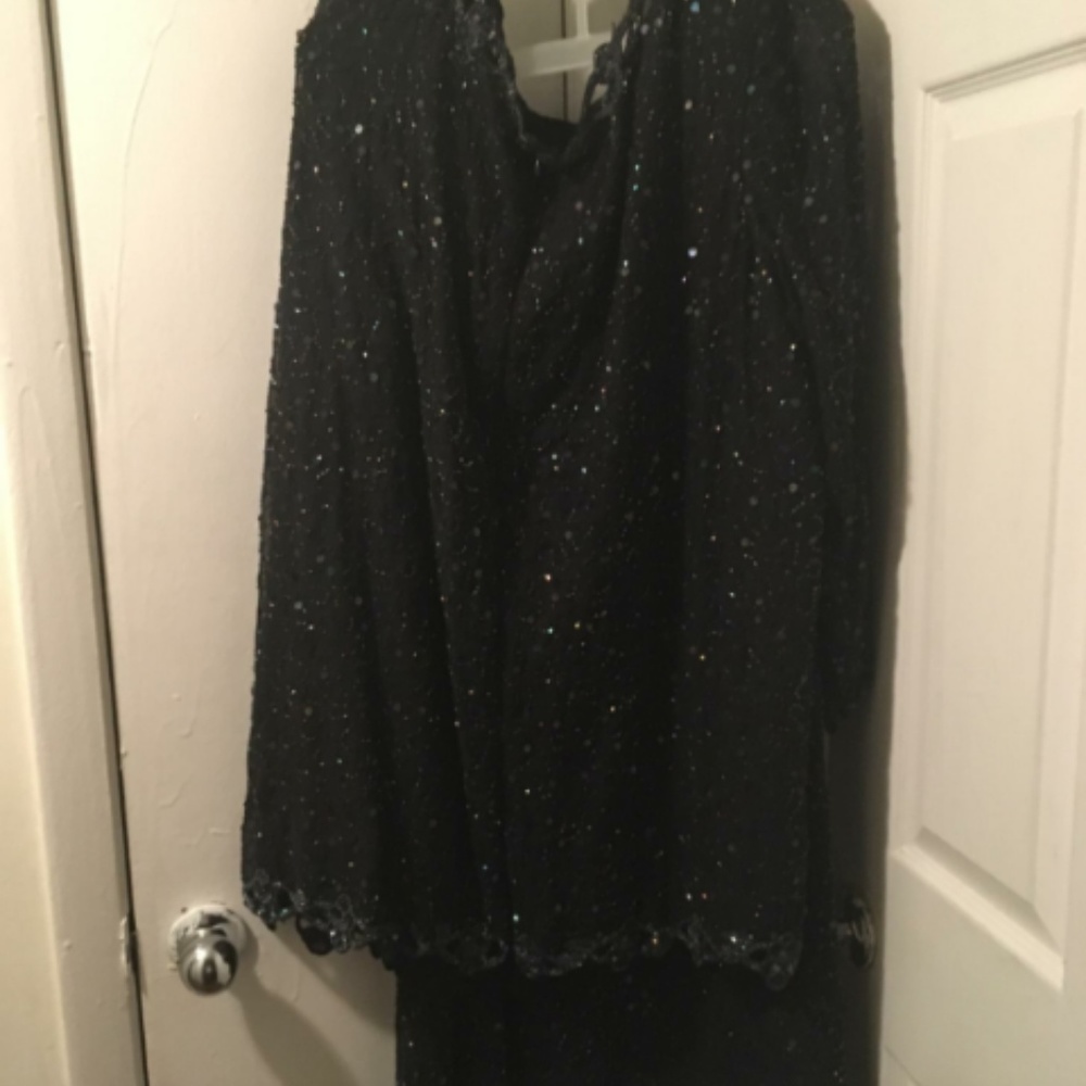 Suit - Picture 2 of 8